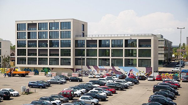 Außenansicht des Alter Schlachthof-Geländes mit Blick auf das KWZ Kreativwirtschaftszentrum