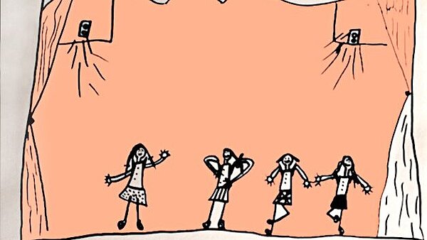 Gemaltes Bild eines Kindes, das vier Menschen auf einer Bühne mit orangenem Hintergrund zeigt.