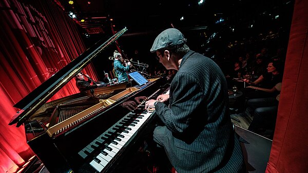 Pianist bei Tribute to Art Blakeley der Jazzclassix des Jazzclub 